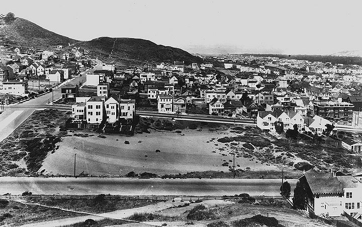 6th-Ave-west-from-near-Lawton-w-7th-ave-in-foreground-and-Grand-View-Peak-at-left-1921.jpg