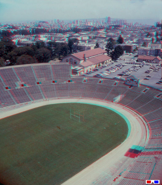 File:View-from-Kezar-Stadium-Light-Tower-to-downtown-4 87-RB-3D.jpg
