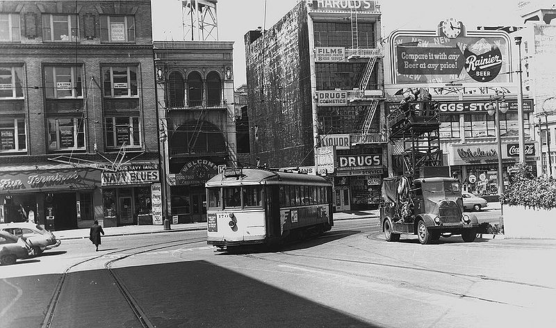 File:K-streetcar-turning-into-transbay-ramp-with-Fun-Terminal-on-1st-St-behind-c1940s.jpg
