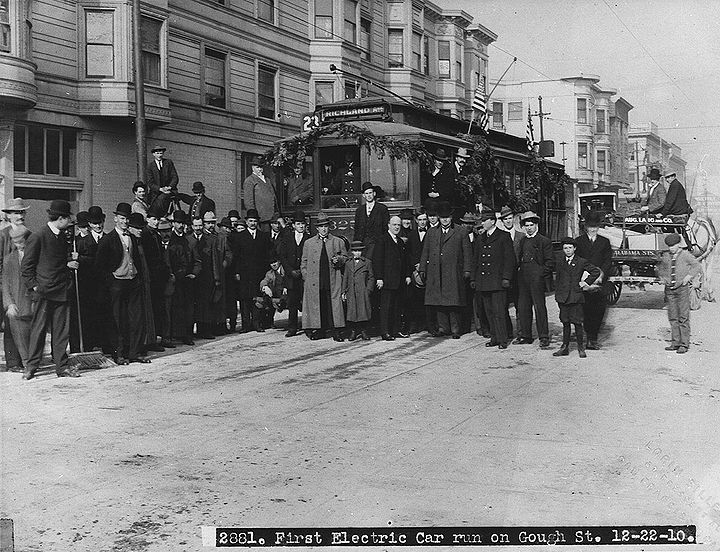 First-electric-car-run-on-Gough-St-Dec-22-1910.jpg