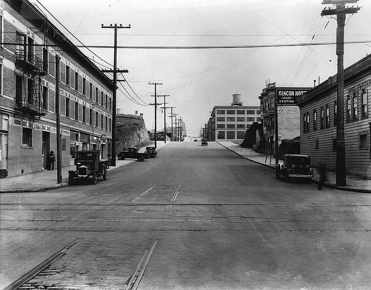 File:Harrison-Street-northeast-at-3rd-towards-Rincon-Hill-March-28-1933-SFDPW 72dpi.jpg