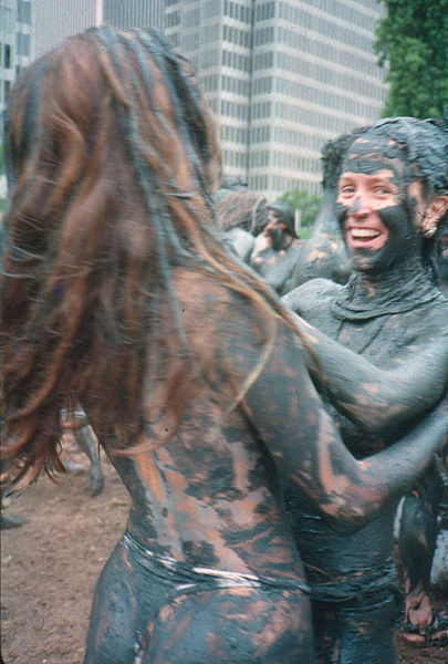 File:Mud-women.jpg