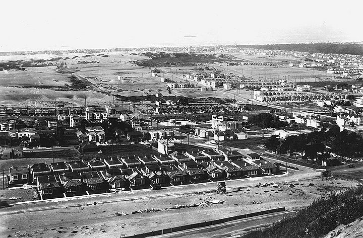 West-from-Golden-Gate-Heights-near-Pacheco-and-Funston-Shriners-Hospital-at-far-right-Jan-16-1928-SFPL.jpg