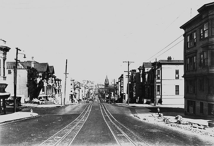 California-st-looking-east-at-Lyon-St-1926-SFPL.jpg