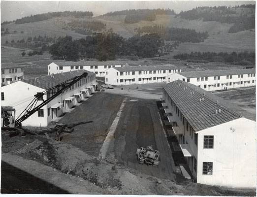 File:Sunnydale construction Nov. 20 1940 AAD-6115.jpg