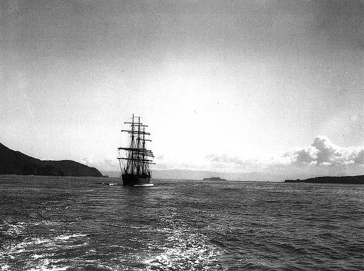File:Star-of-Alaska-pre-GG-Bridge.jpg