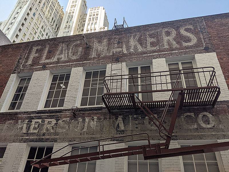 File:Flagmakers-old-sign 20210823 000341124.jpg