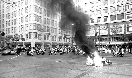 File:Downtwn1$king-riots-burning-motorcycle.jpg