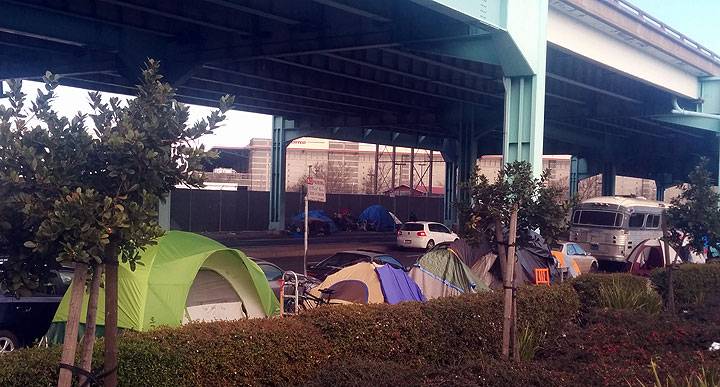File:Tents-on-division 20160202 135745.jpg