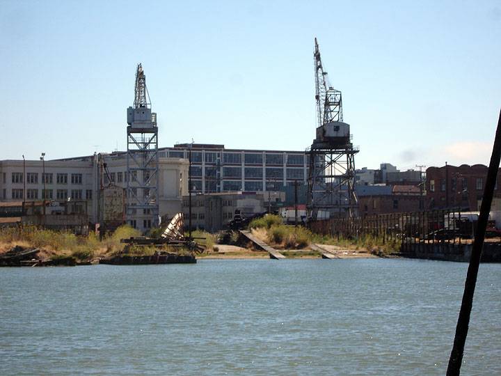 File:View-towards-old-cranes-at-20th-and-Illinois-4597.jpg