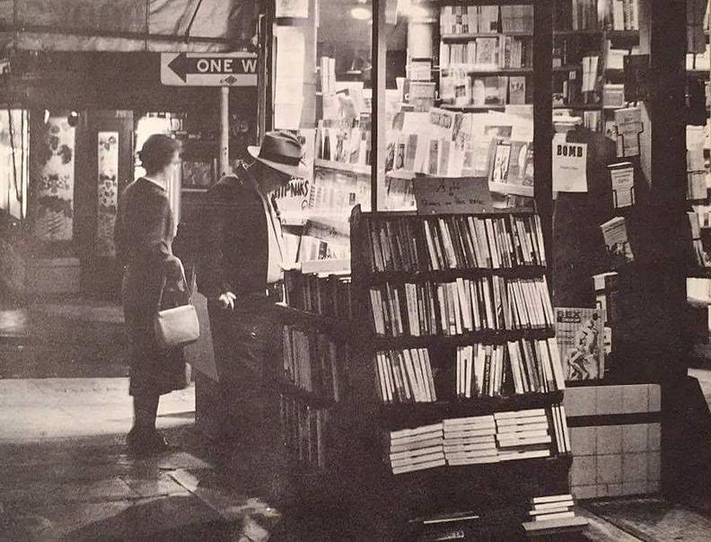 City-Lights-outside-browsing-1950s.jpg