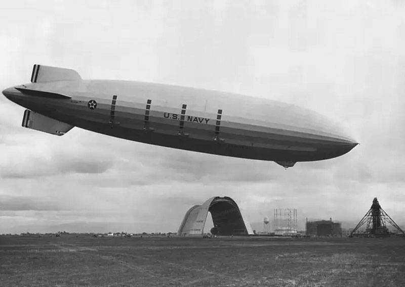 File:Early-Moffett-Field-w-dirigible wikimedia-commons.jpg