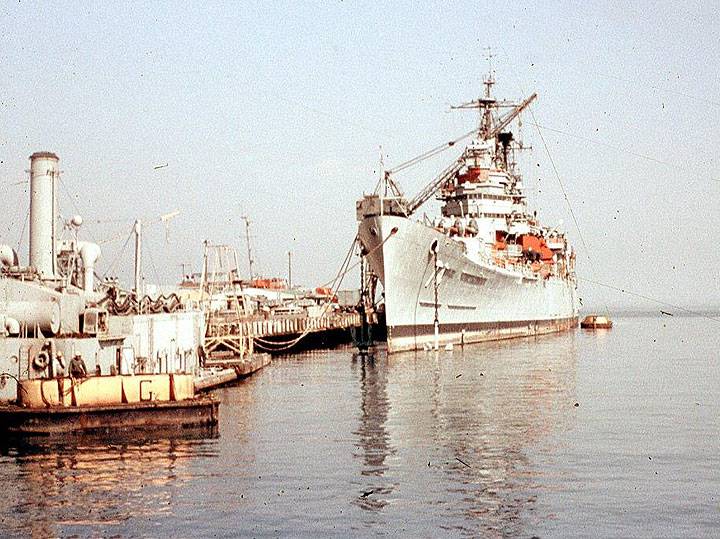 File:SF066 Destroyer-Hunters-Point.jpg