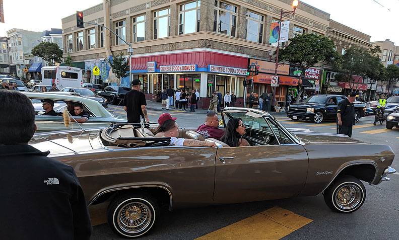 File:Low-riders-crusing-24th-and-Mission 20180707 193928.jpg