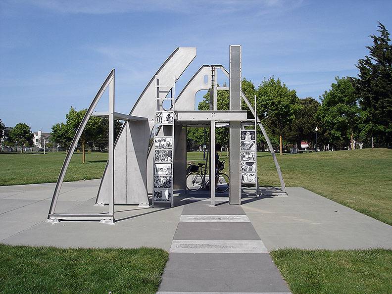 File:Rosie-the-Riveter-photo-sculpture 6977.jpg