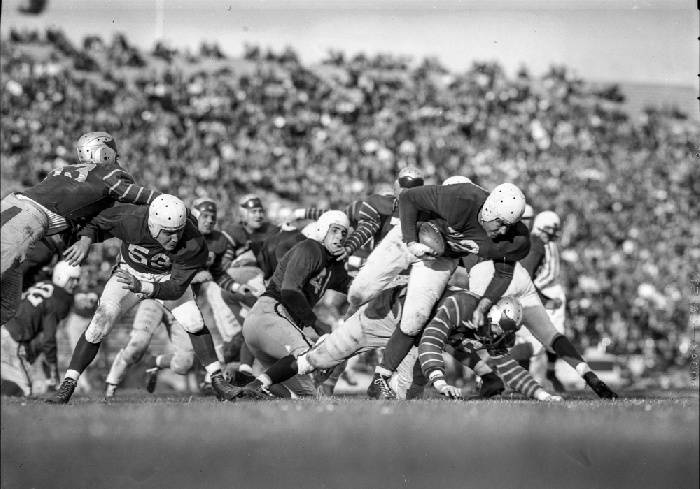 File:49er running back Norm Standlee running the ball against the Buffalo Bisons, November 2, 1946 wnp14.5001.jpg