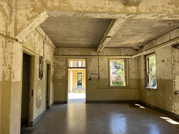 File:Angel Island Haunted Hospital Interior EK.jpg