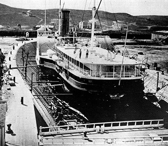 HP-Shipyard-drydock-1870s-w-PMSS-sidewheeler-Montana.jpg