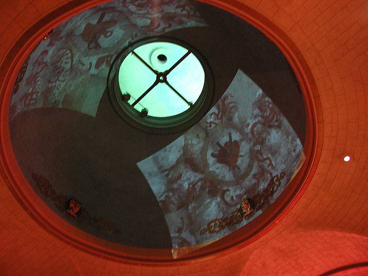 File:Ceiling-projection-P1010389.jpg