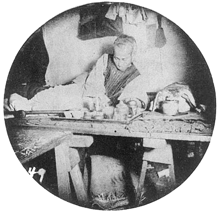 File:Filling-opium-pipe-2.gif