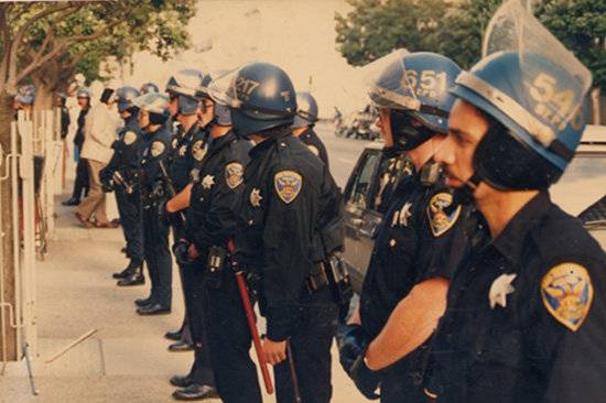 File:Castro-sweep-police-riot-gerardkoskovich-sanfrancisco-copblock-3.jpg