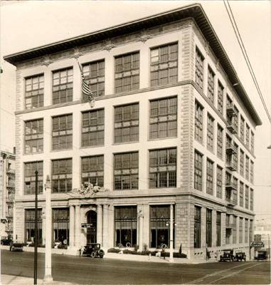 File:Don Lee automobile dealership at Van Ness Avenue and O'Farrell Street 1928 AAD-4657.jpg