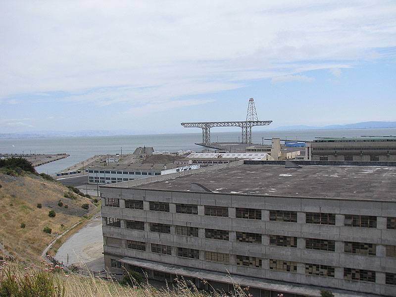 File:Abandoned-shipyard-ruins-2013 3495.jpg