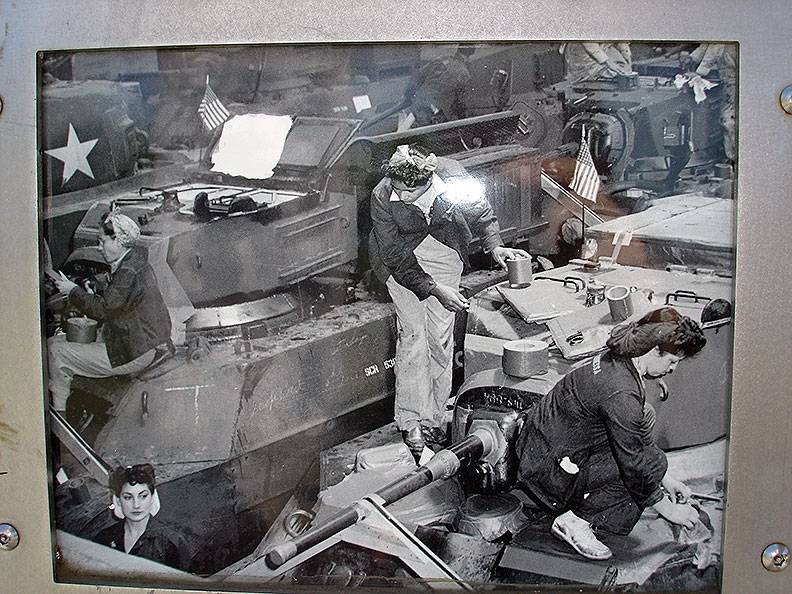 File:Women-at-work-photo 6969.jpg
