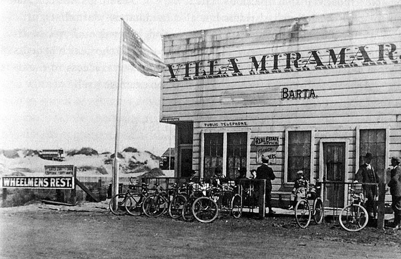 File:Villa-Miramar-Cyclists-Rest.jpg