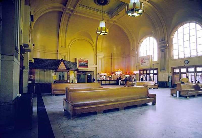 File:Interior-SP-station-at-3rd-and-Townsend-c-1960s.jpg
