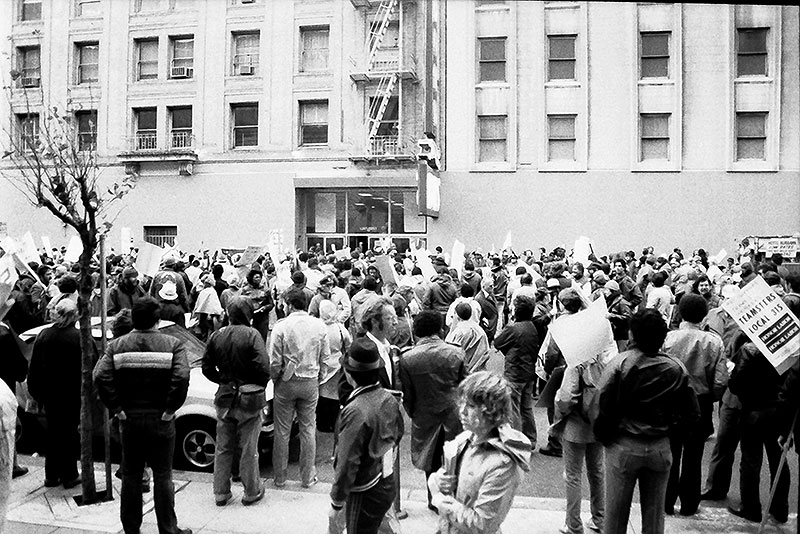 File:Greyhound-Strike-1983-mass-picketing-on-7th-street-IMG00073.jpg