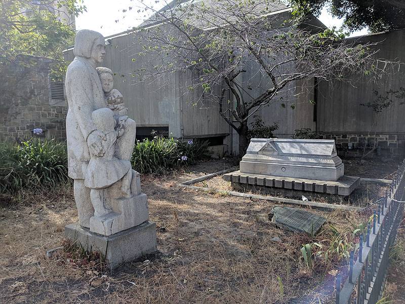 File:Thomas-Starr-King-grave 20180714 170345.jpg
