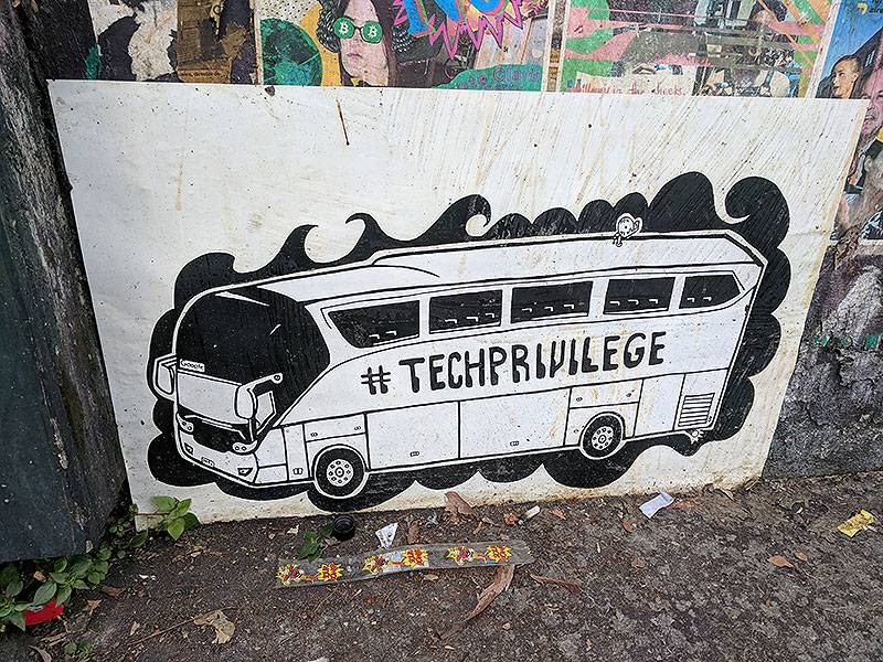 File:Techprivilege-bus 20180101 162149.jpg