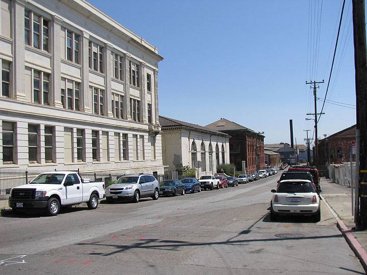 File:Dogpatch-view-east-on-20th-from-Illinois 9884.jpg