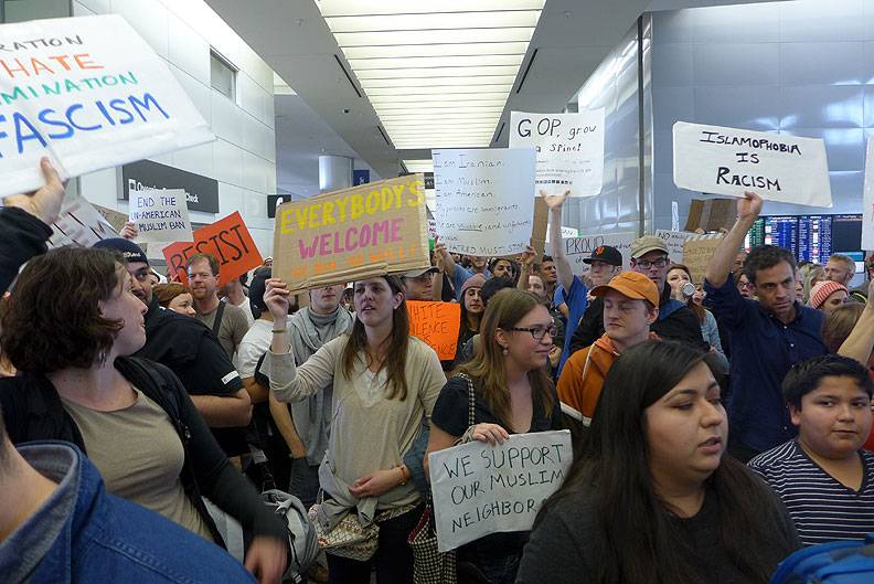 File:Jan-29-2017-sfo-protest-P1090282.jpg