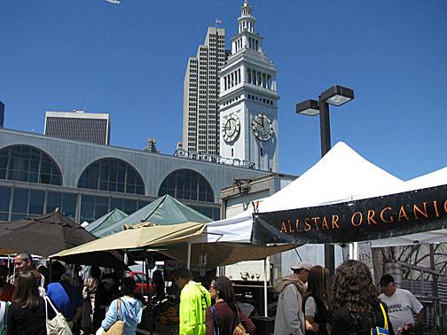 File:Ferry-bldg-and-farmers-mkt-aug08 3451.jpg