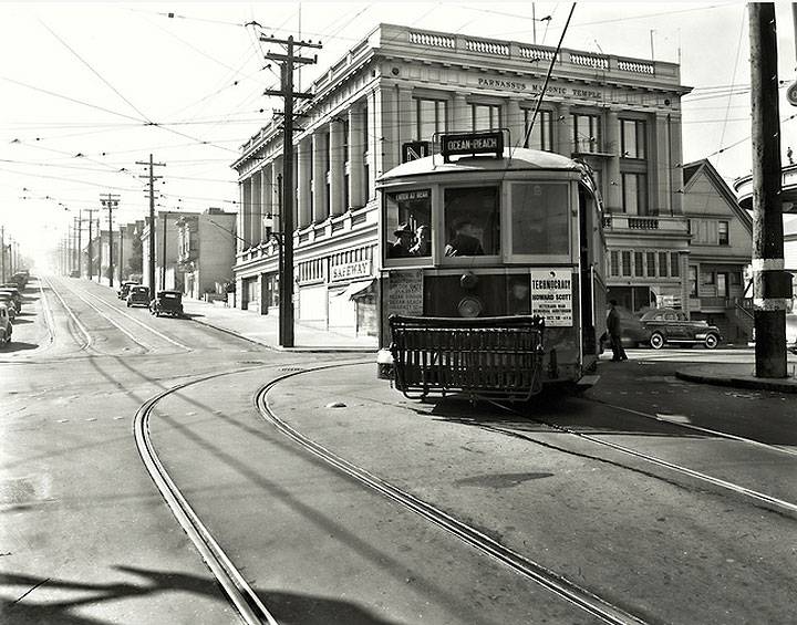 Streetcar-122-N-Line-Front---October-18-1940---A6596---Horace-Chaffee-Board-of-Public-Works-Photographer.jpg