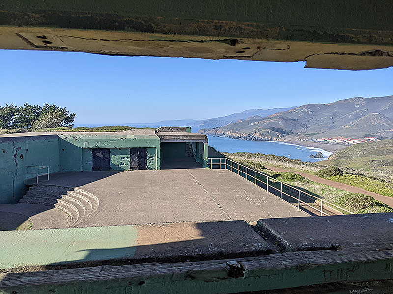 File:Battery-Mendel-looking-north-towards-Muir-Beach 20211128 213003413.jpg