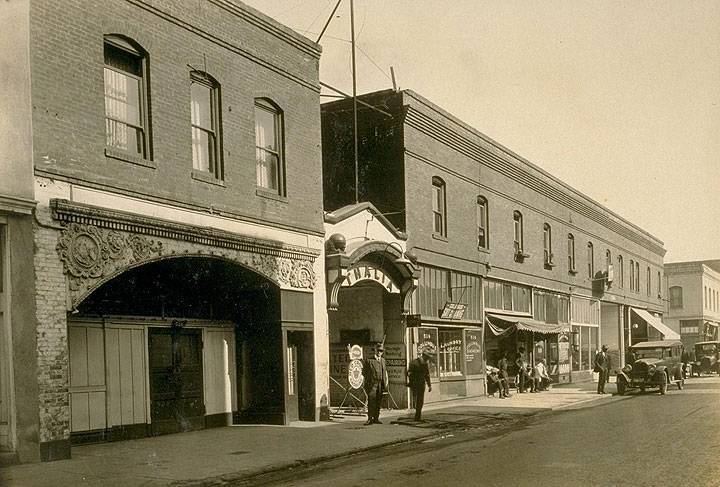 File:The-Thalia-Dance-Hall-at-732--Pacific-St.-bet.-Kearny-&-Montgomery-St.-Photo-taken-Feb.-1925.-Jesse-B.jpg