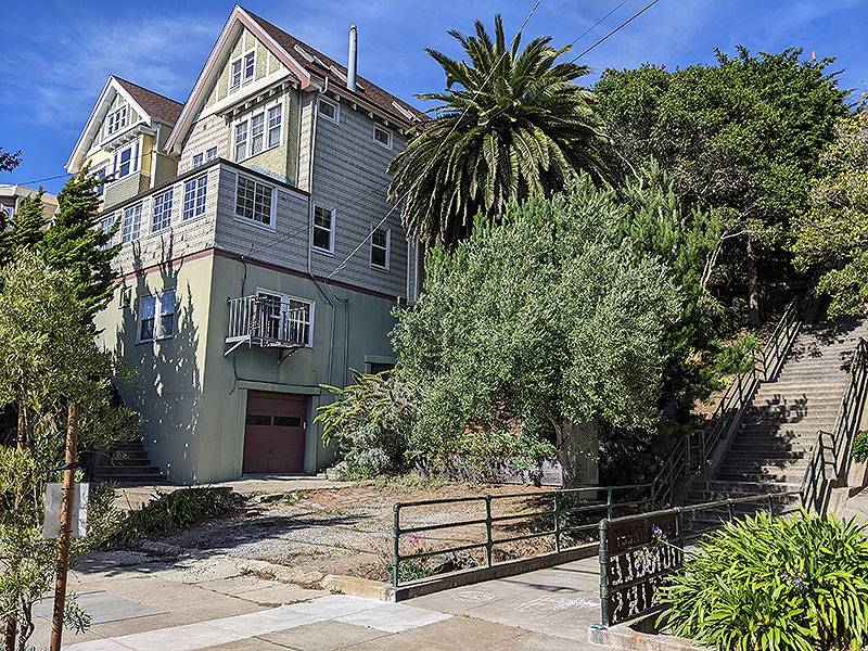 File:22nd-and-Diamond-w-stairs 20220611 000532434.jpg