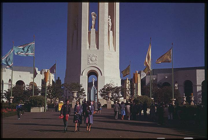 File:Cushman-June-23-1940-Sunday-at-the-GGIE-Fair-P01881.jpg