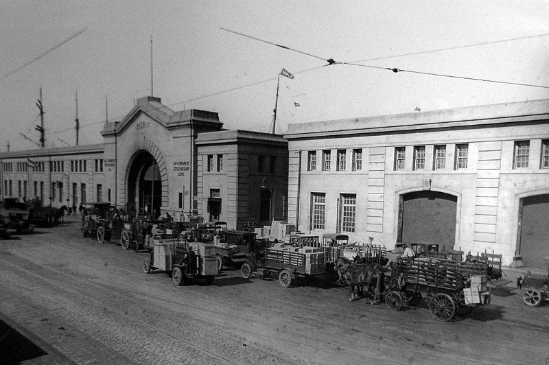 File:Pier-7-with-horse-drawn-drayage 6859.jpg