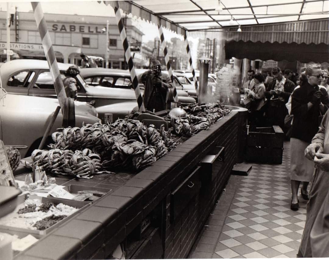 Crabs at fisherman's wharf 1950s.jpg