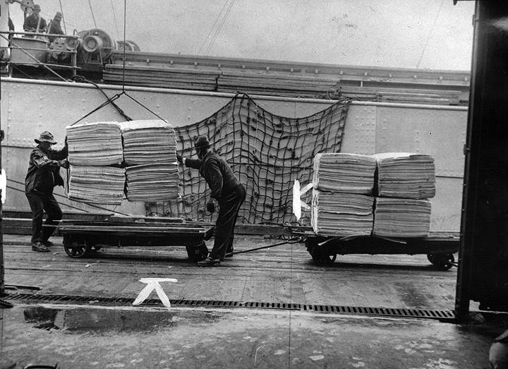 File:Longshore-pallet-w-load-of-paper.jpg
