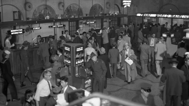 File:Passenger lobby at San Francisco International Airport 1954 pub 2011.032.0406 0.jpg