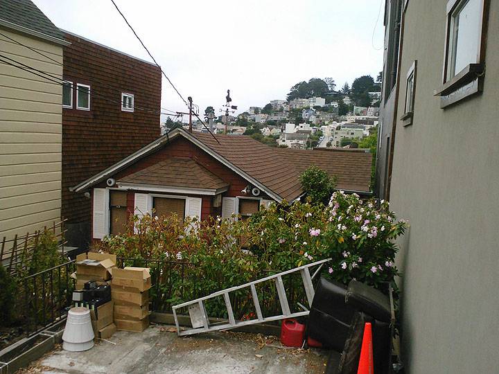 File:Quake-shack-369-Valley-St.jpg