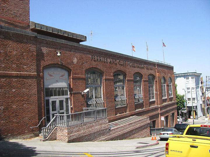 File:Cable-car-museum-outside 0137.jpg