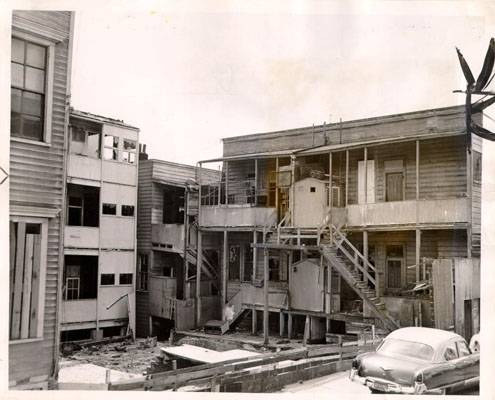 File:Dilapidated apartment buildings in the Western Addition 1953 AAC-1913.jpg