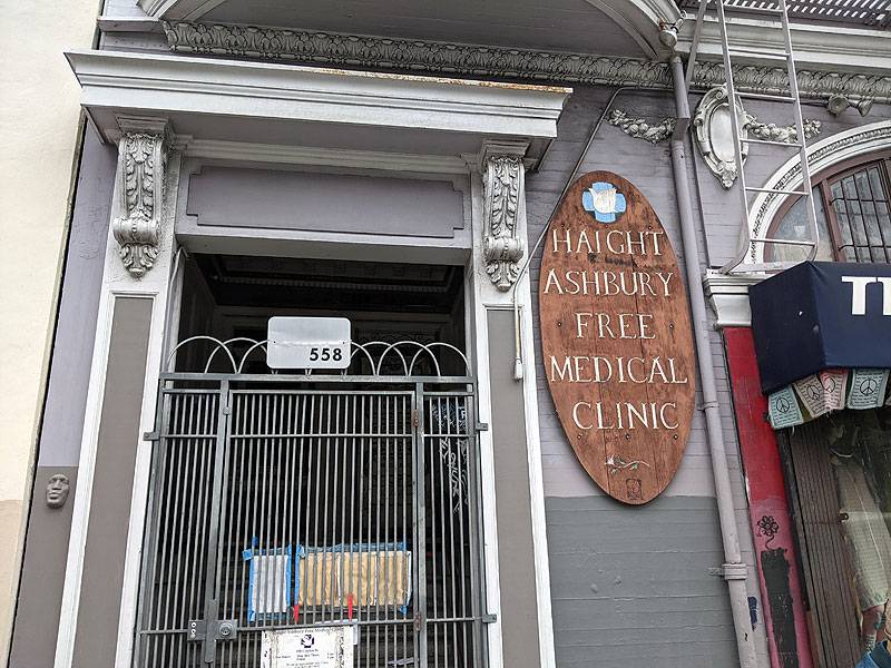 File:Free-Clinic-door 20210501 204559532.jpg