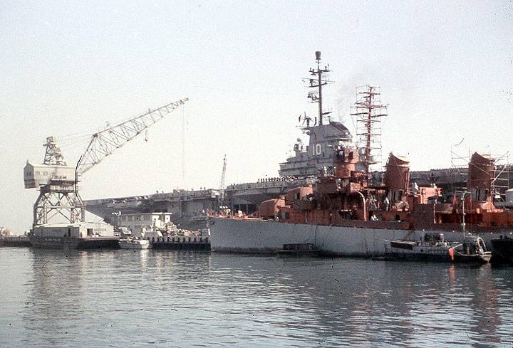 File:SF065 Hunters-Point-Ship-Yard.jpg